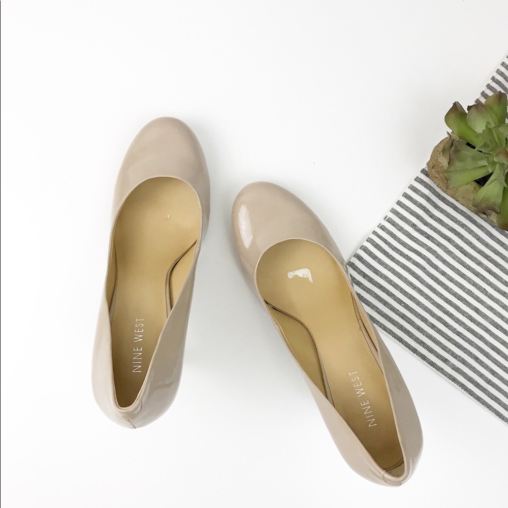 Nine West around Toe Patent Pump